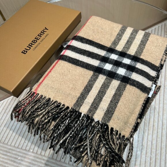 new Burberry scarf - Picture 2 of 6
